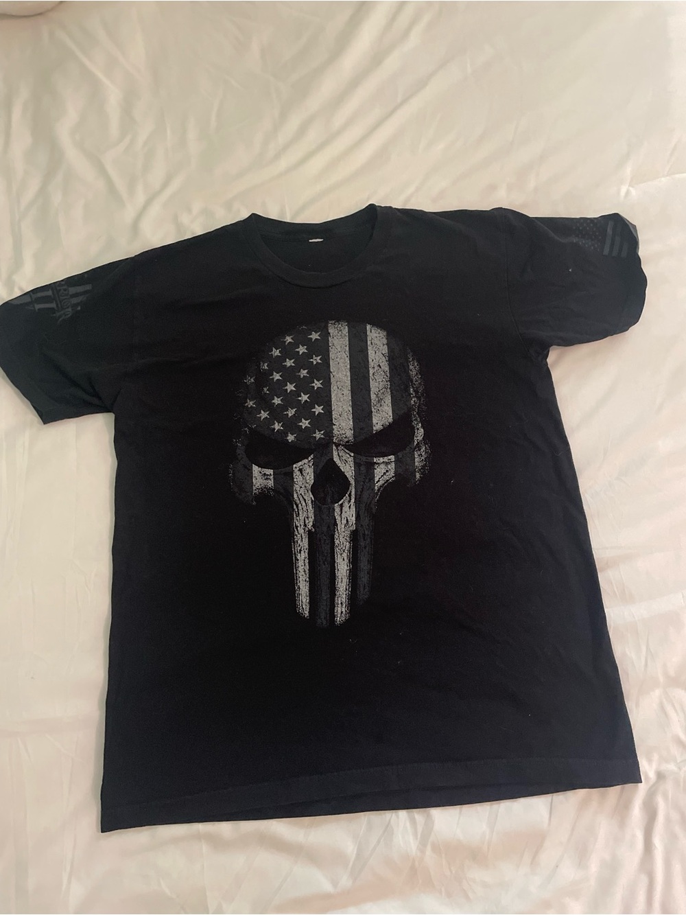 Black Graphic Skull Flag Tee - Men's Casual Shirt